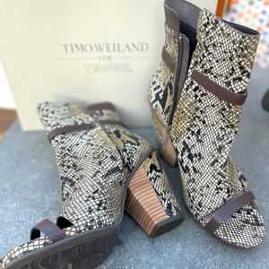 Tsubo Sevan Snake leather open toed booties size 9 Timoweiland with box